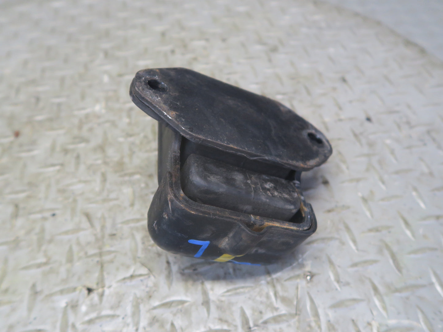 84-88 Toyota Cressida MX73 5M-GE Set of 2 Left & Right Engine Motor Mount OEM
