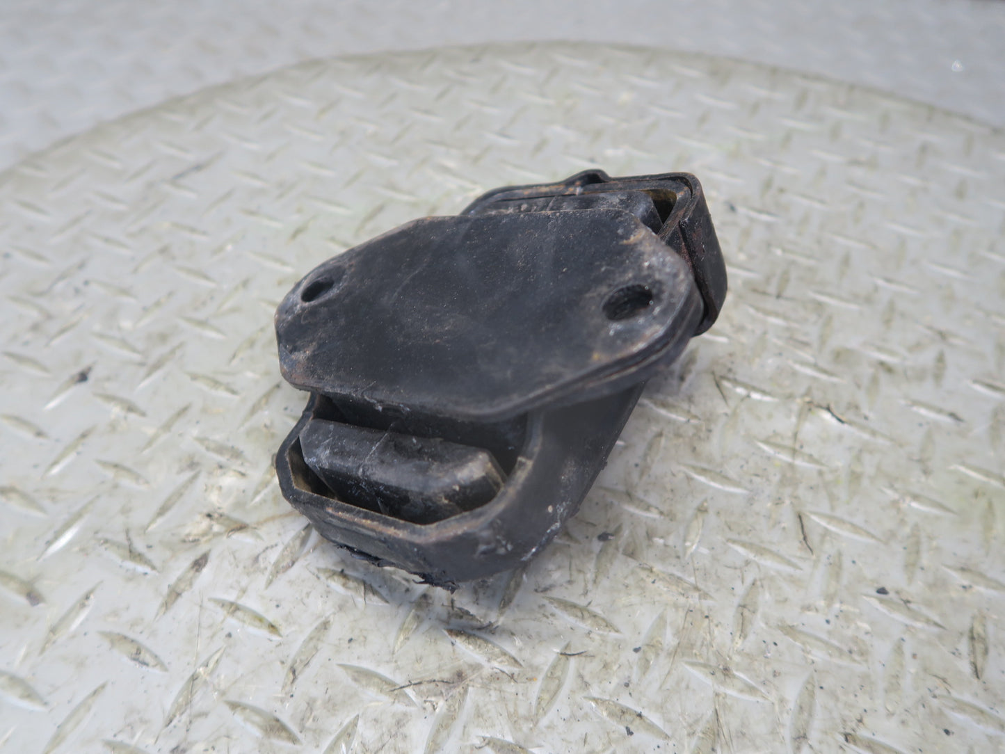 84-88 Toyota Cressida MX73 5M-GE Set of 2 Left & Right Engine Motor Mount OEM