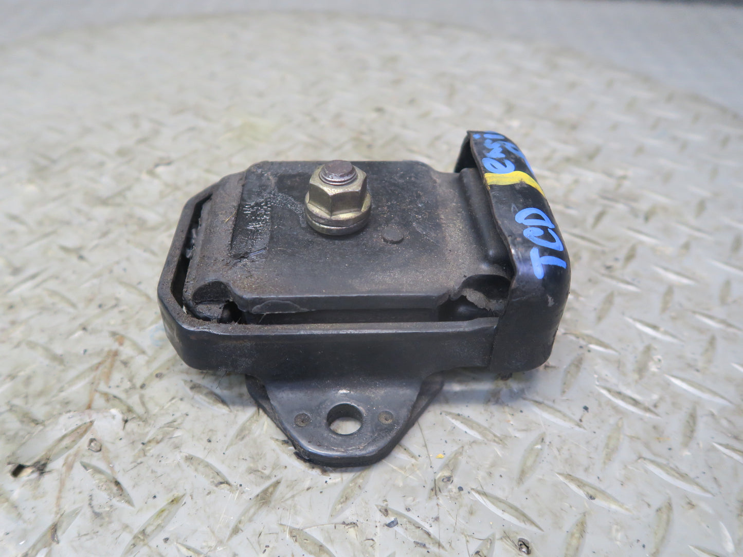 84-88 Toyota Cressida MX73 5M-GE Set of 2 Left & Right Engine Motor Mount OEM