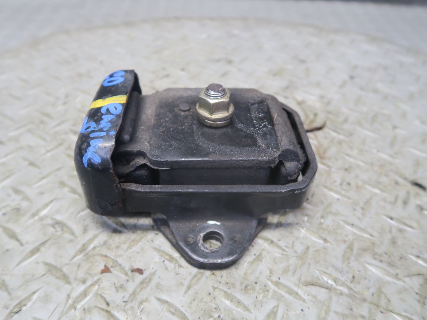 84-88 Toyota Cressida MX73 5M-GE Set of 2 Left & Right Engine Motor Mount OEM