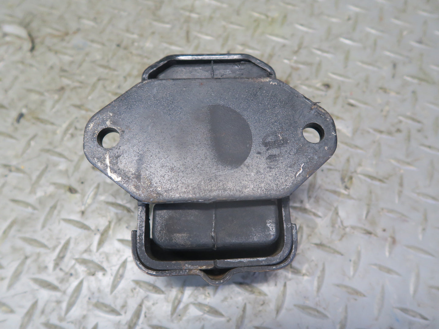 84-88 Toyota Cressida MX73 5M-GE Set of 2 Left & Right Engine Motor Mount OEM