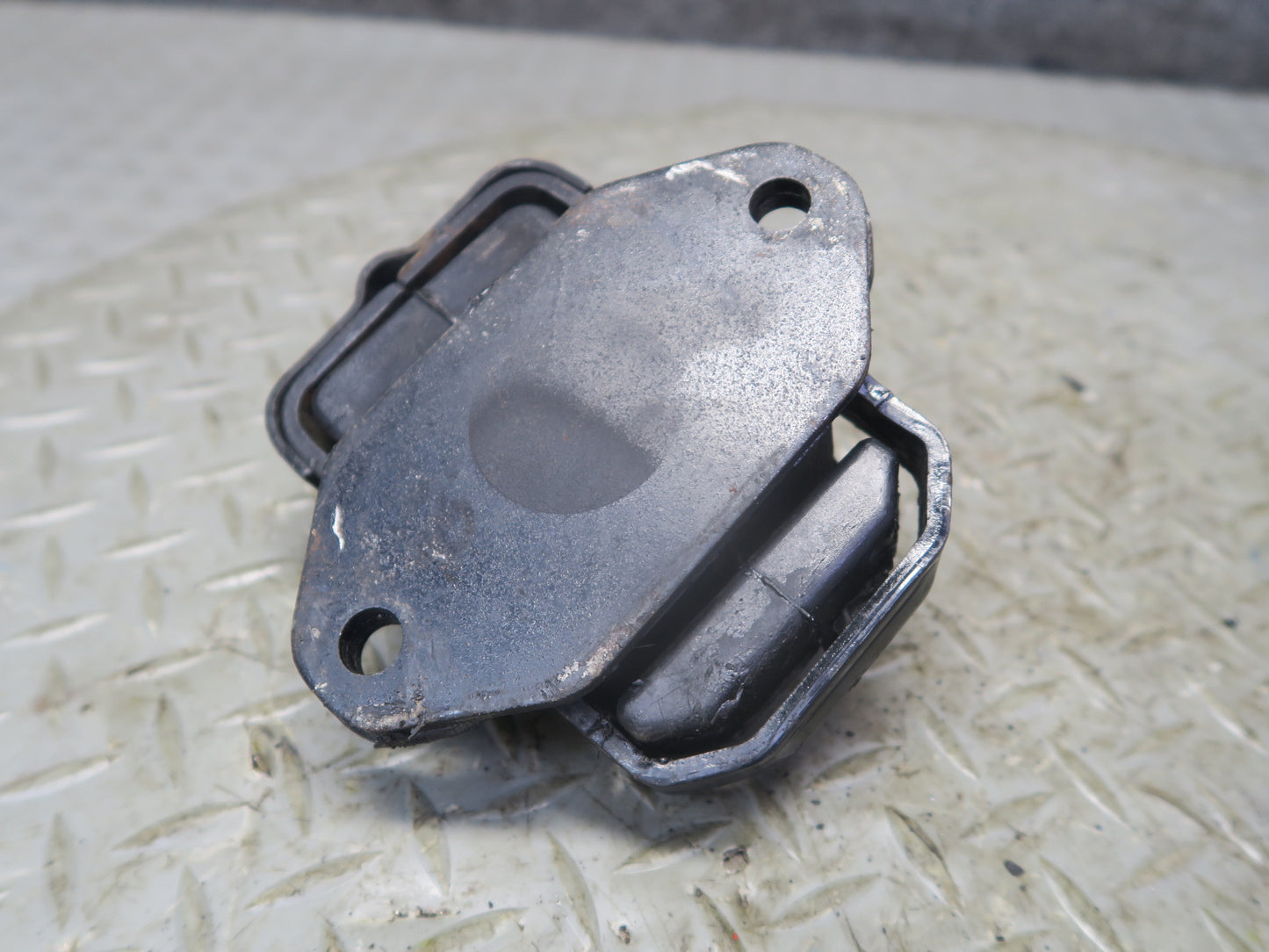 84-88 Toyota Cressida MX73 5M-GE Set of 2 Left & Right Engine Motor Mount OEM