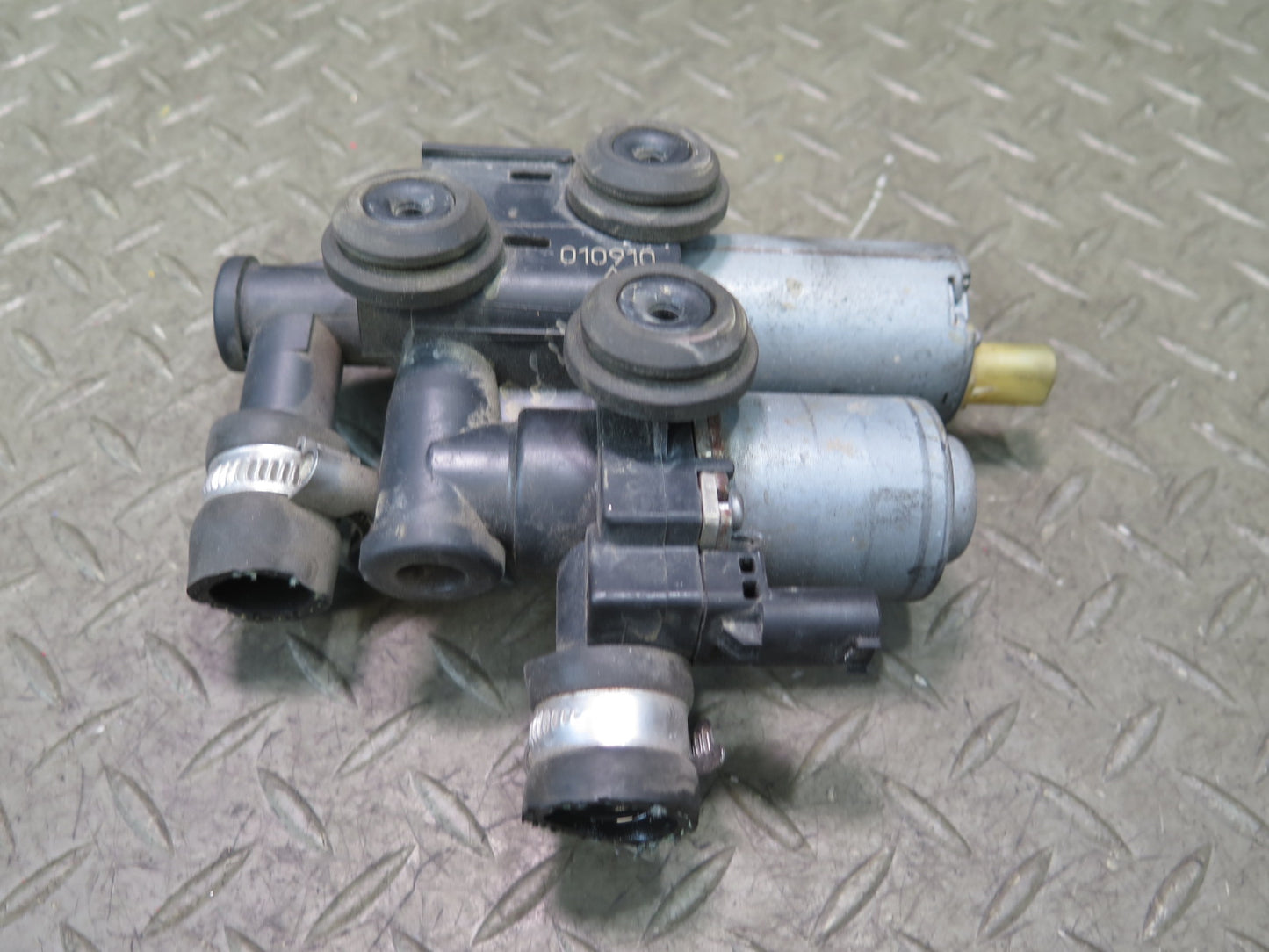 2001-2006 BMW E46 M3 Auxiliary AUX Coolant Water Pump 8369807