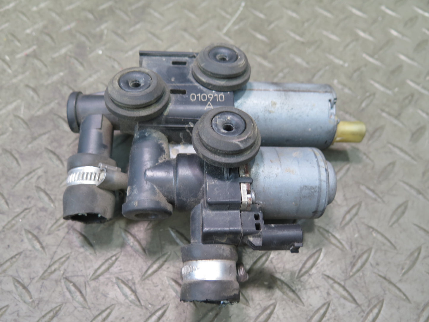 2001-2006 BMW E46 M3 Auxiliary AUX Coolant Water Pump 8369807