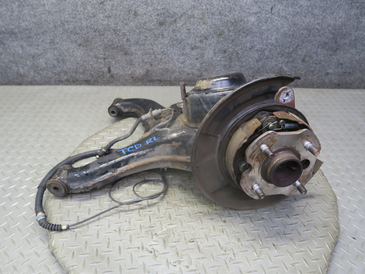 84-88 Toyota Cressida MX73 Rear Left Trailing Arm Wheel Hub Spindle Knuckle OEM