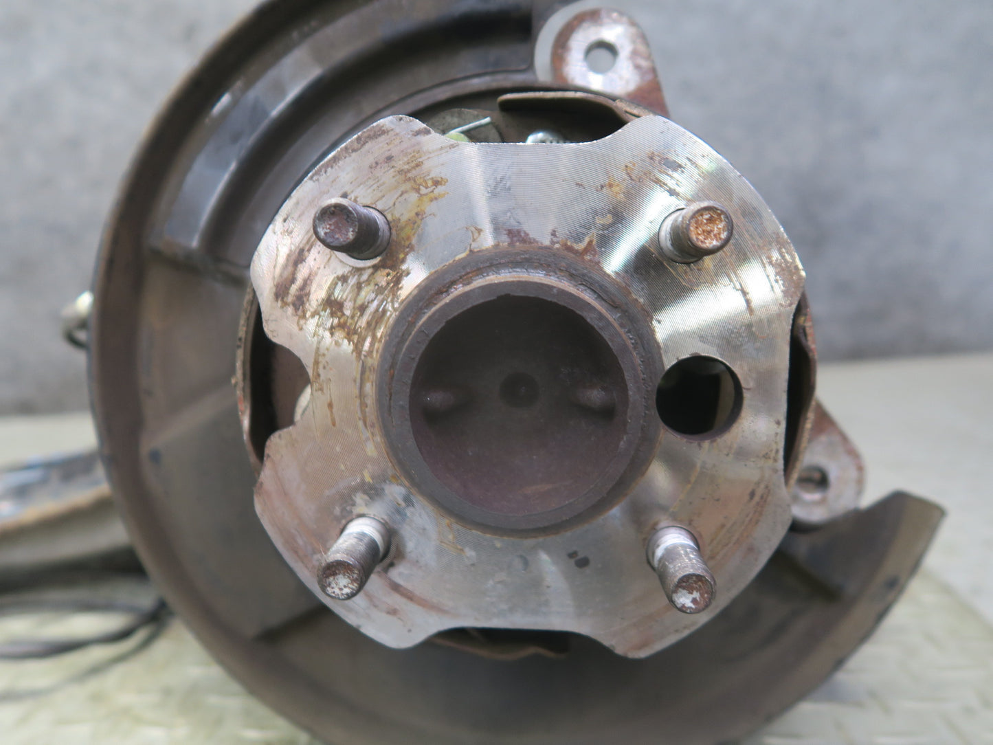 84-88 Toyota Cressida MX73 Rear Left Trailing Arm Wheel Hub Spindle Knuckle OEM