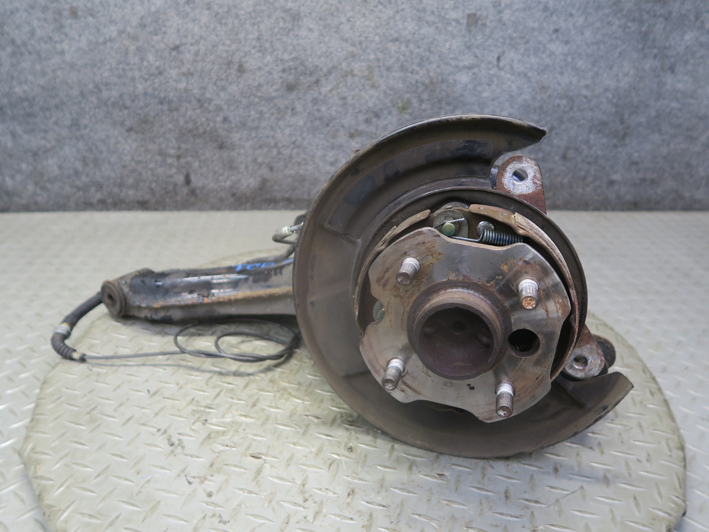 84-88 Toyota Cressida MX73 Rear Left Trailing Arm Wheel Hub Spindle Knuckle OEM