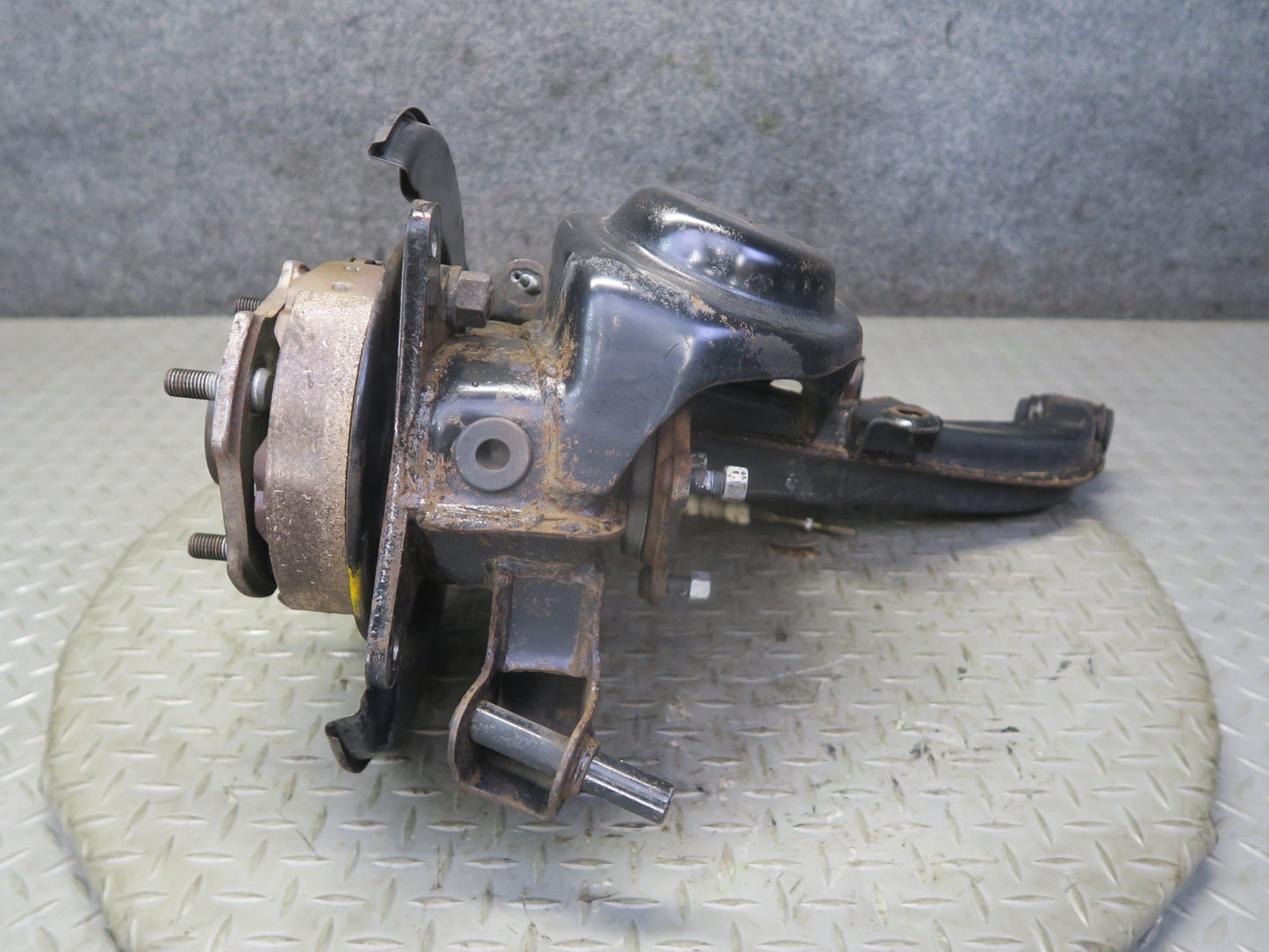 84-88 Toyota Cressida MX73 Rear Left Trailing Arm Wheel Hub Spindle Knuckle OEM