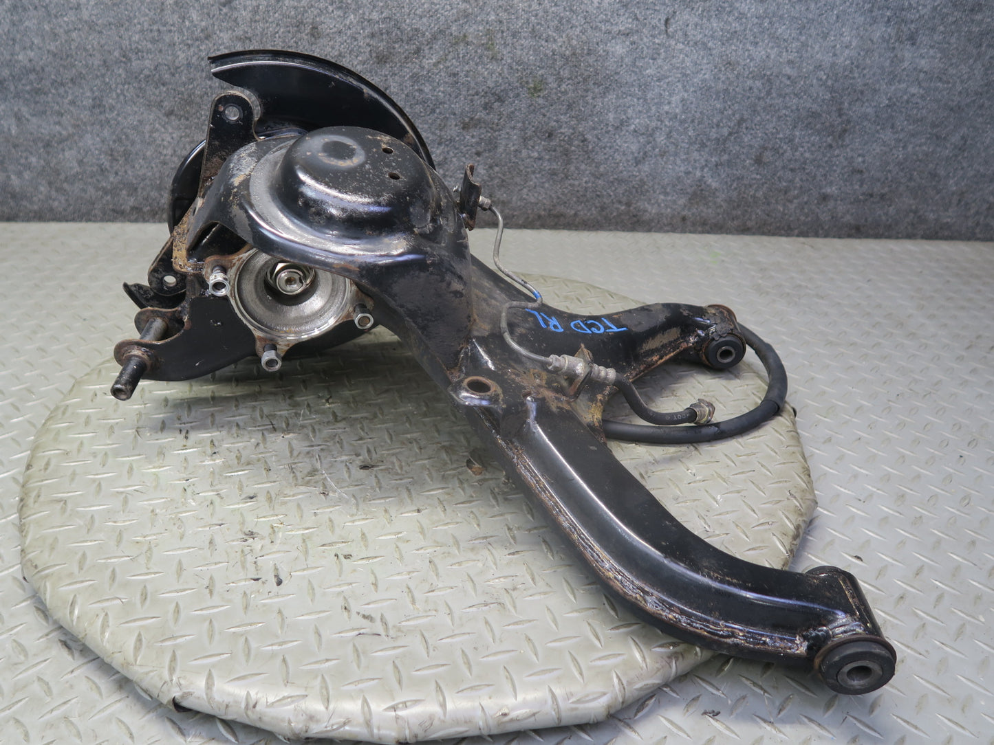 84-88 Toyota Cressida MX73 Rear Left Trailing Arm Wheel Hub Spindle Knuckle OEM
