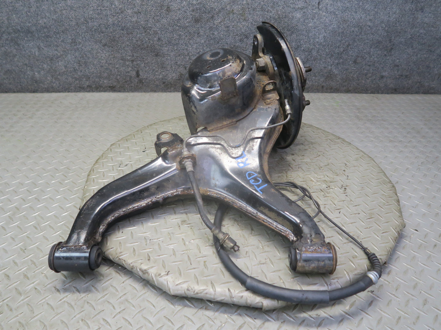 84-88 Toyota Cressida MX73 Rear Left Trailing Arm Wheel Hub Spindle Knuckle OEM