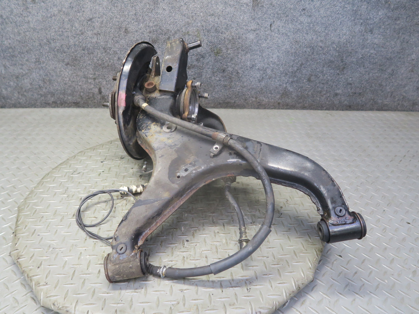 84-88 Toyota Cressida MX73 Rear Left Trailing Arm Wheel Hub Spindle Knuckle OEM
