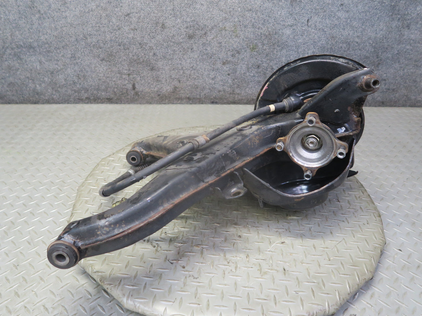 84-88 Toyota Cressida MX73 Rear Left Trailing Arm Wheel Hub Spindle Knuckle OEM