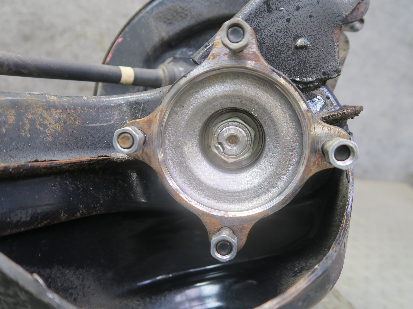 84-88 Toyota Cressida MX73 Rear Left Trailing Arm Wheel Hub Spindle Knuckle OEM