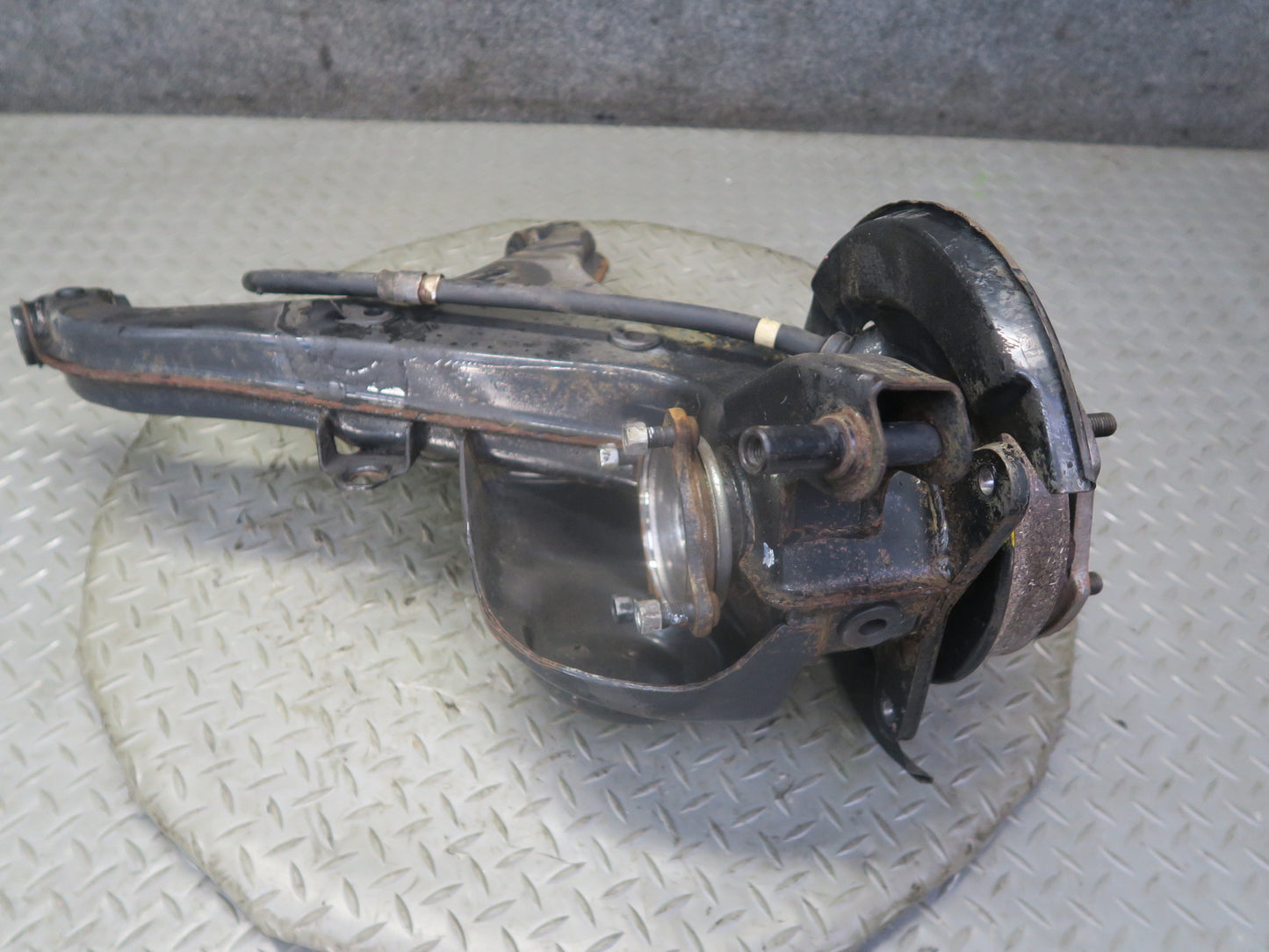 84-88 Toyota Cressida MX73 Rear Left Trailing Arm Wheel Hub Spindle Knuckle OEM