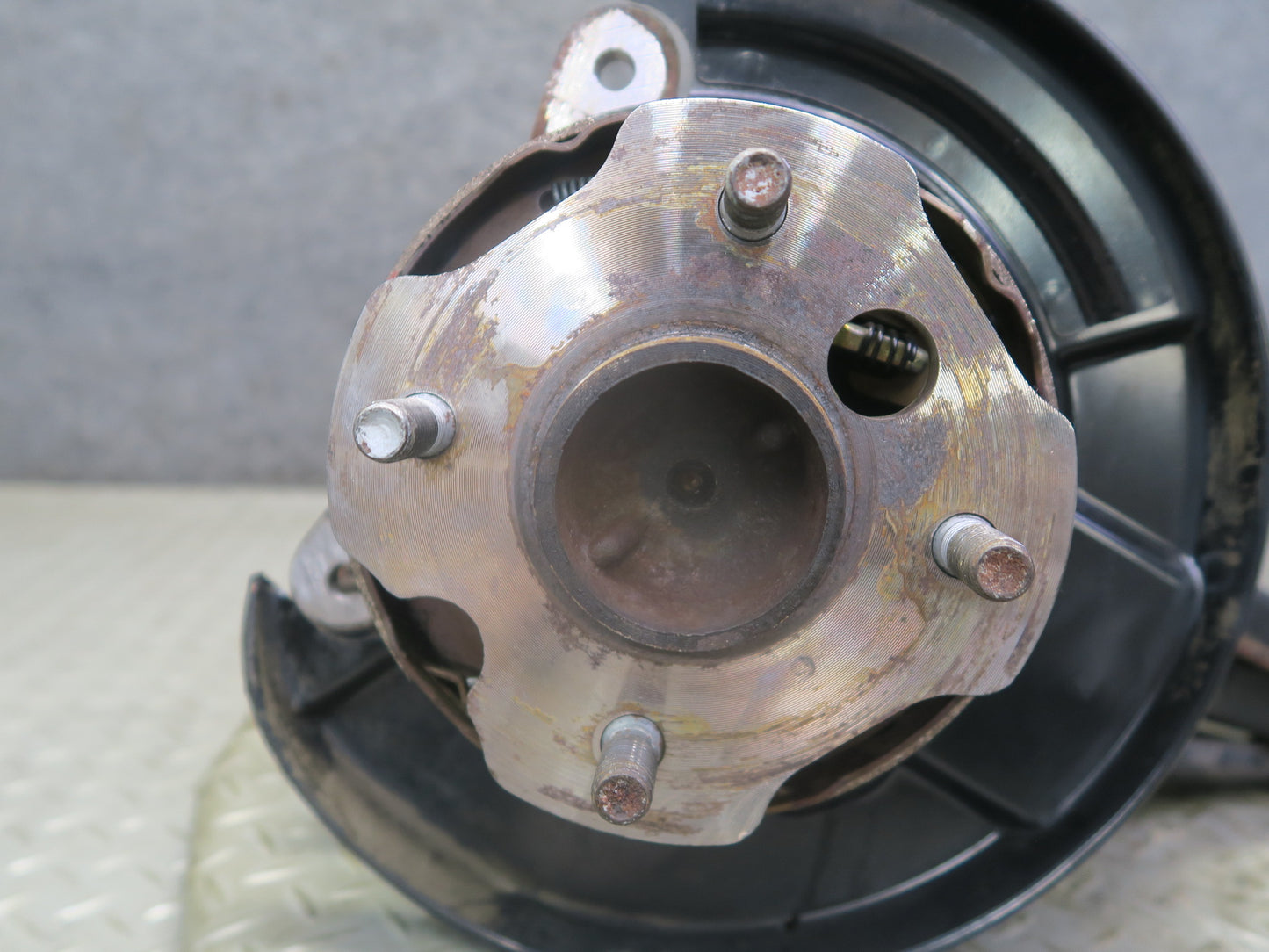 84-88 Toyota Cressida MX73 Rear Right Trailing Arm Wheel Hub Spindle Knuckle OEM