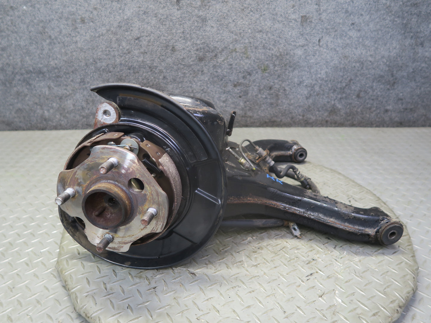 84-88 Toyota Cressida MX73 Rear Right Trailing Arm Wheel Hub Spindle Knuckle OEM