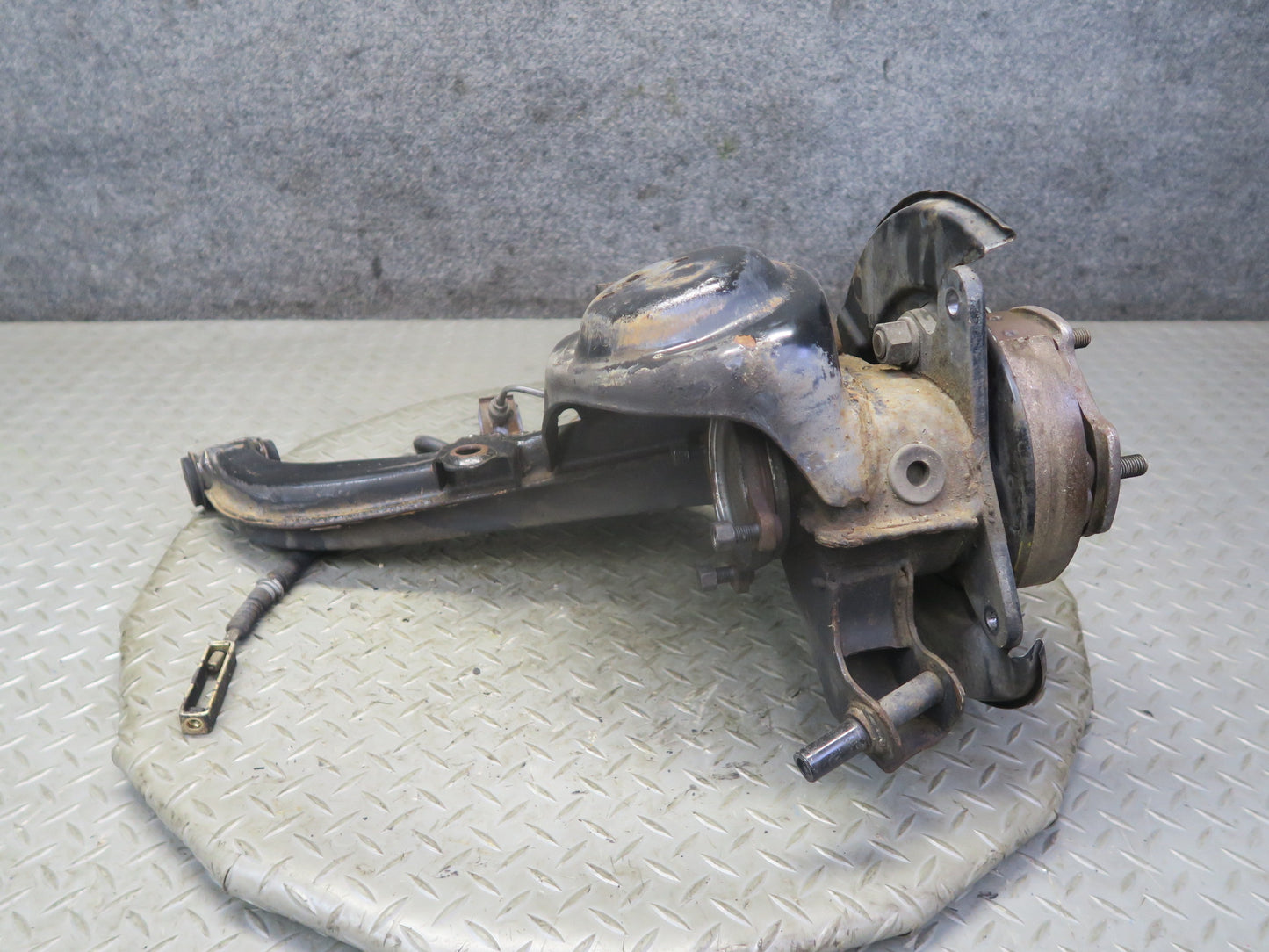 84-88 Toyota Cressida MX73 Rear Right Trailing Arm Wheel Hub Spindle Knuckle OEM