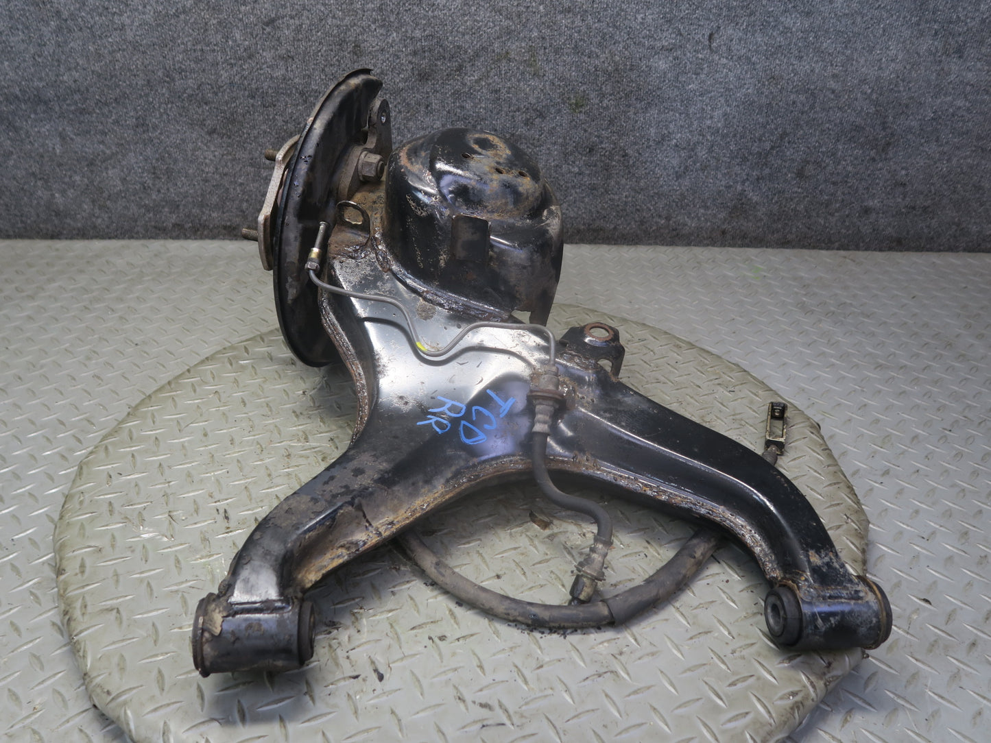 84-88 Toyota Cressida MX73 Rear Right Trailing Arm Wheel Hub Spindle Knuckle OEM
