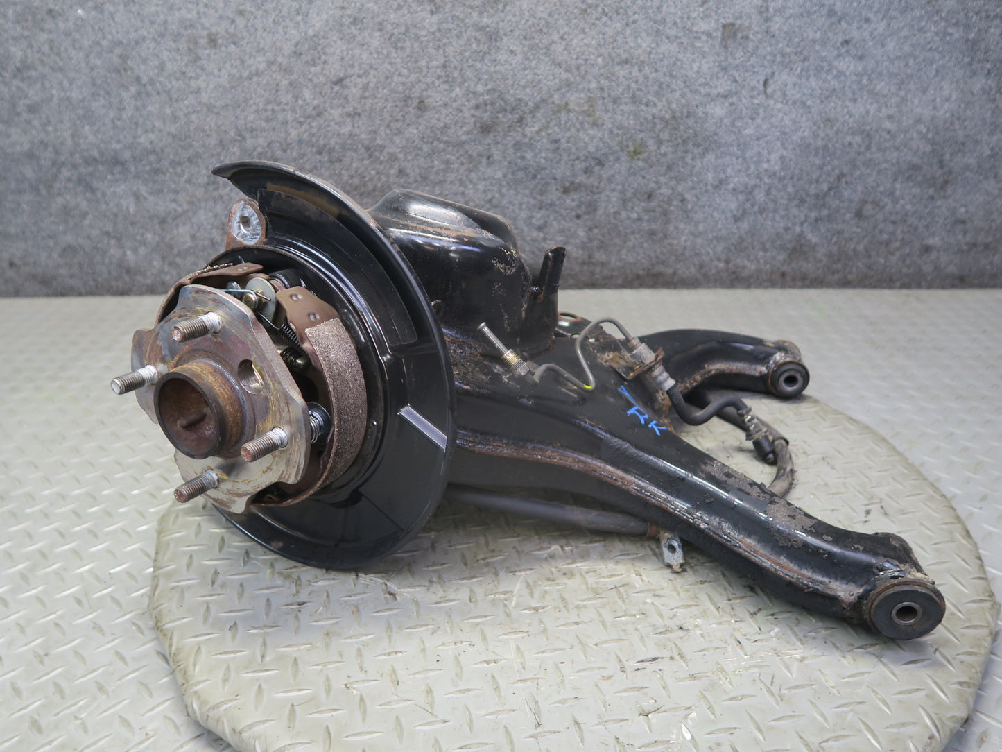 84-88 Toyota Cressida MX73 Rear Right Trailing Arm Wheel Hub Spindle Knuckle OEM