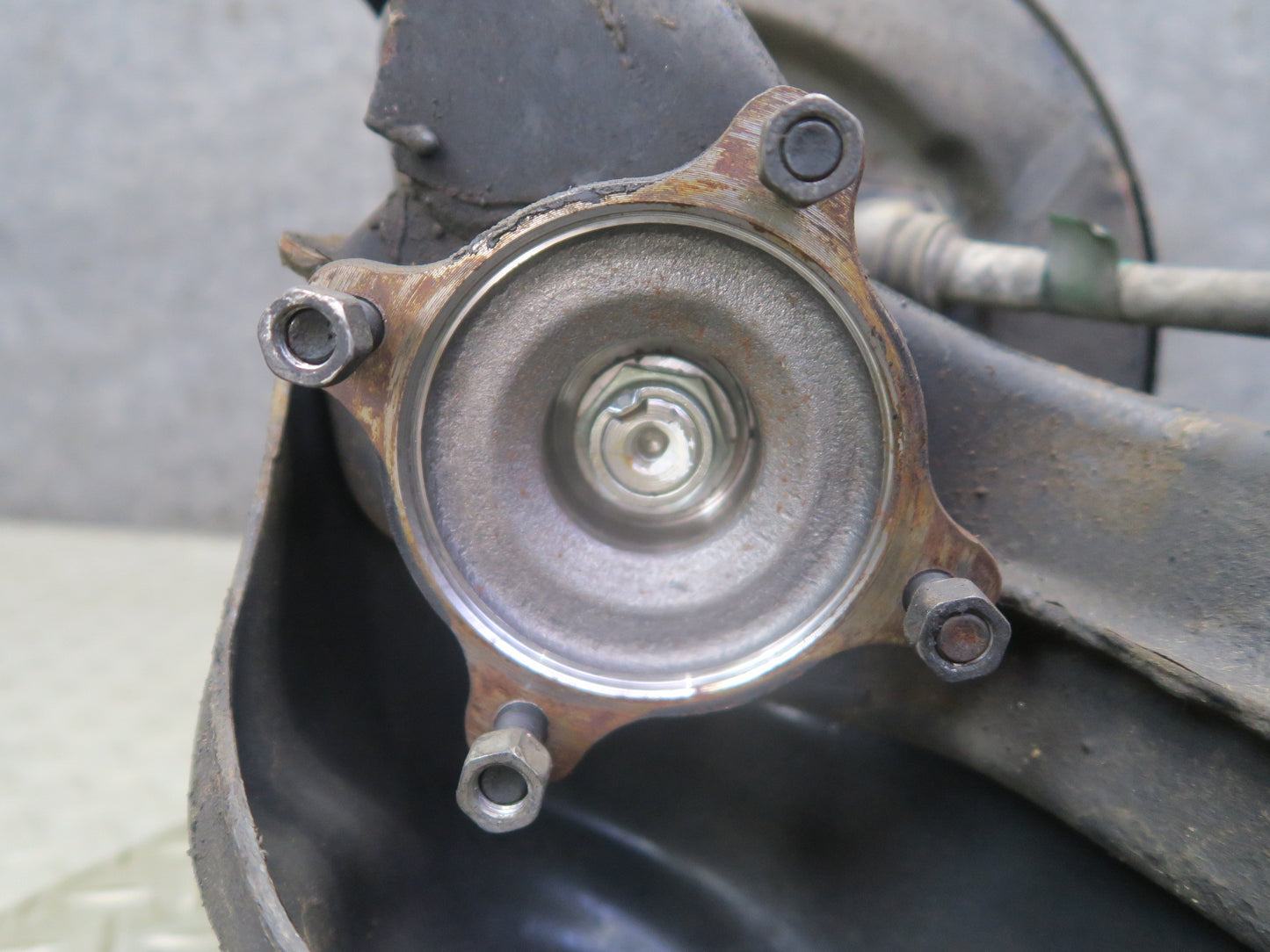 84-88 Toyota Cressida MX73 Rear Right Trailing Arm Wheel Hub Spindle Knuckle OEM