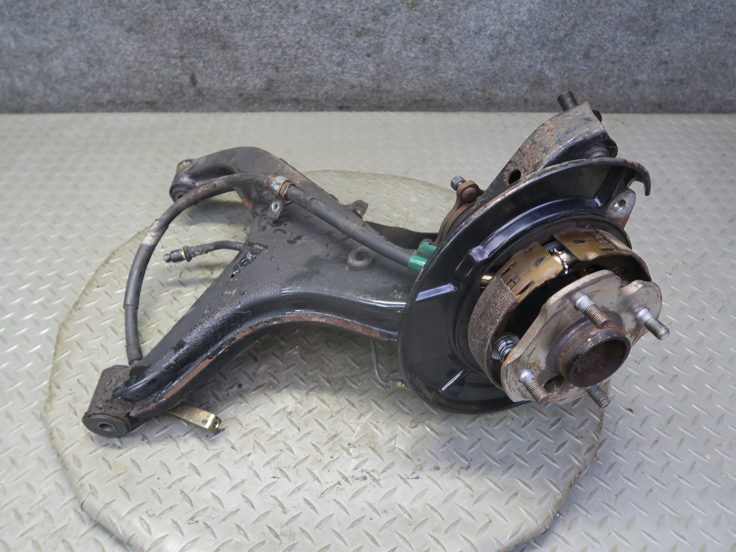 84-88 Toyota Cressida MX73 Rear Right Trailing Arm Wheel Hub Spindle Knuckle OEM