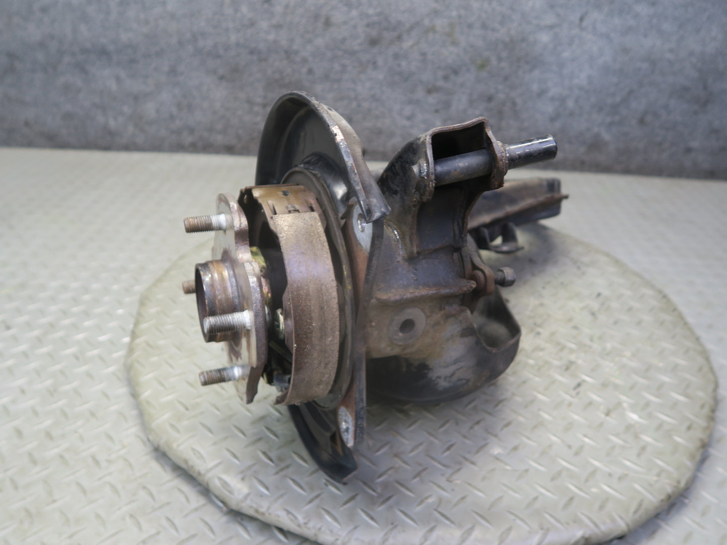 84-88 Toyota Cressida MX73 Rear Right Trailing Arm Wheel Hub Spindle Knuckle OEM