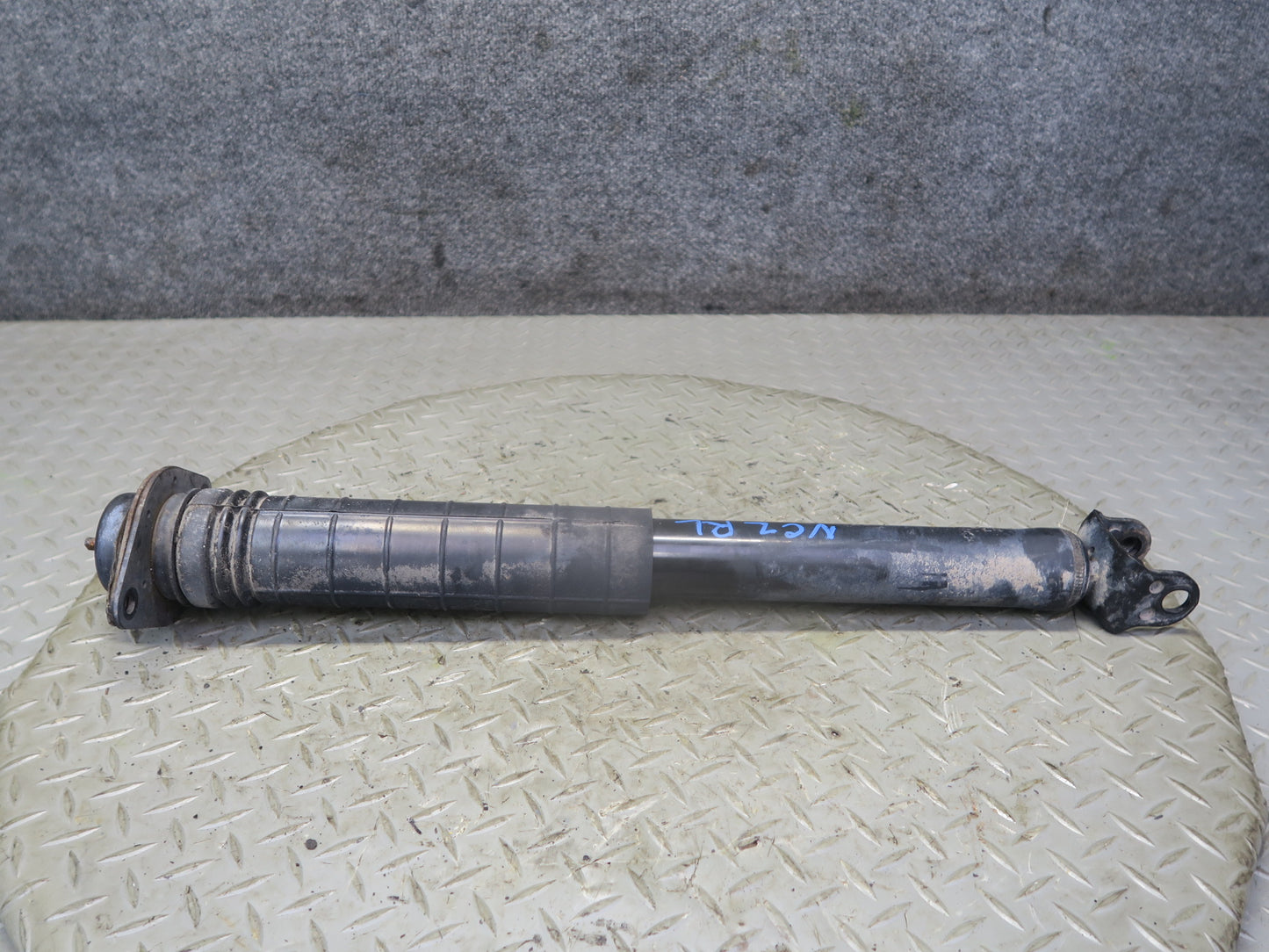 09-14 Nissan Z34 370Z Set of 2 Rear Left & Right Strut Shock Absorber OEM