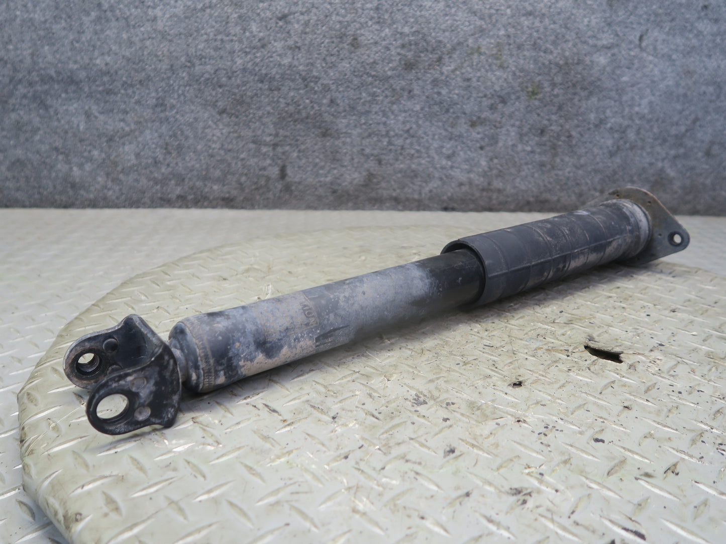 09-14 Nissan Z34 370Z Set of 2 Rear Left & Right Strut Shock Absorber OEM