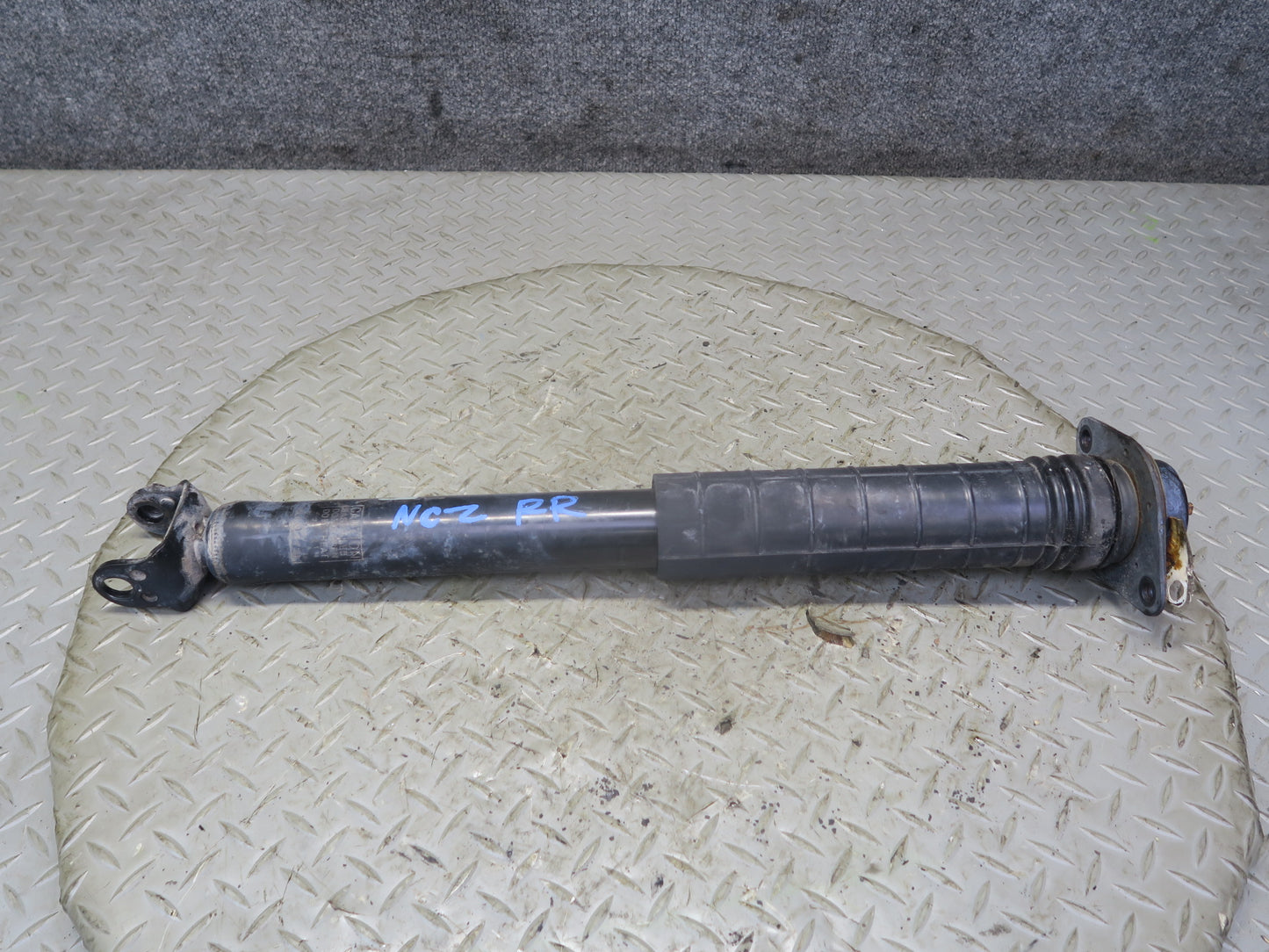 09-14 Nissan Z34 370Z Set of 2 Rear Left & Right Strut Shock Absorber OEM