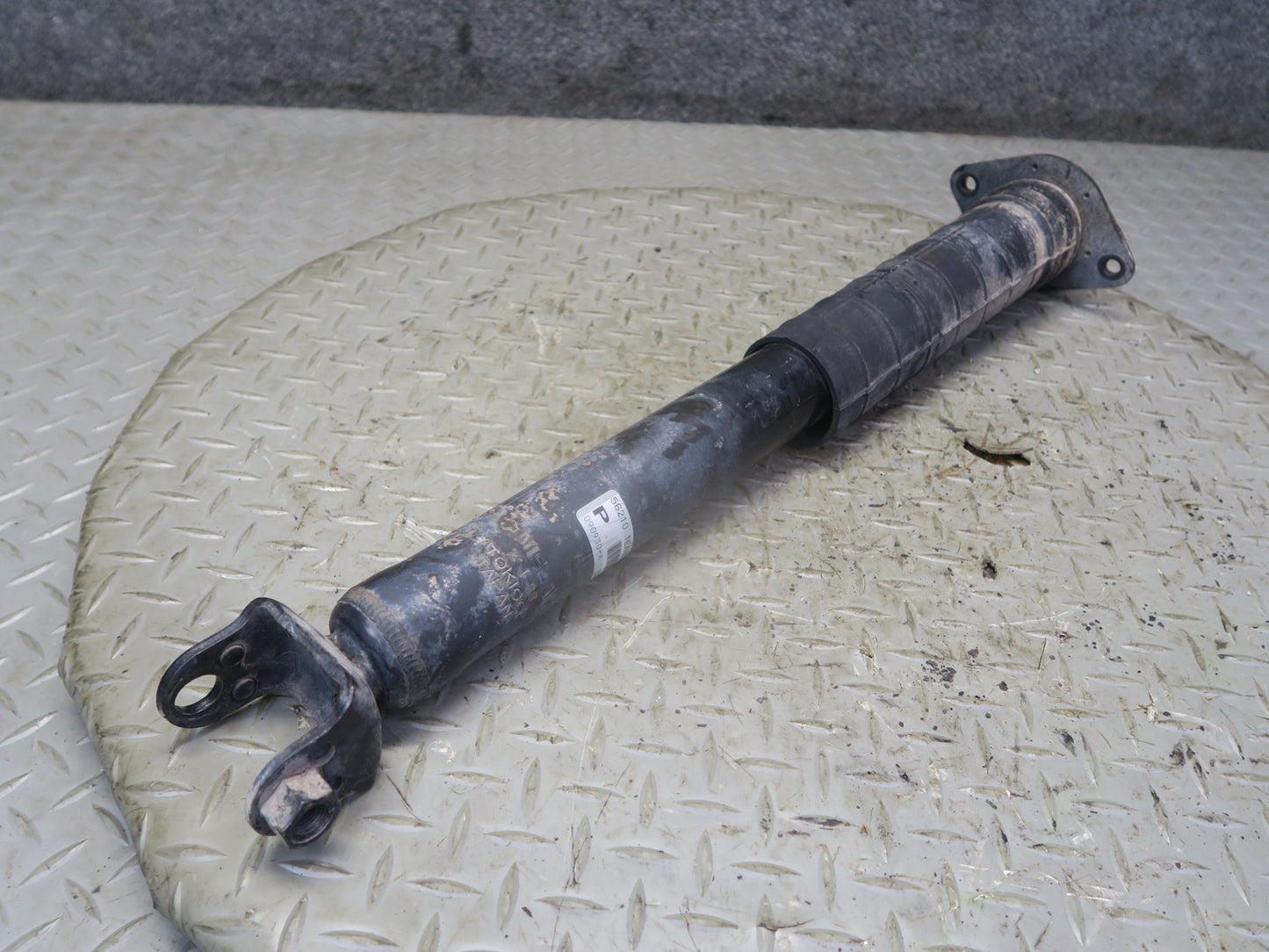 09-14 Nissan Z34 370Z Set of 2 Rear Left & Right Strut Shock Absorber OEM