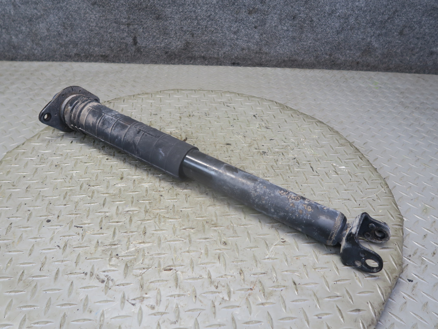 09-14 Nissan Z34 370Z Set of 2 Rear Left & Right Strut Shock Absorber OEM