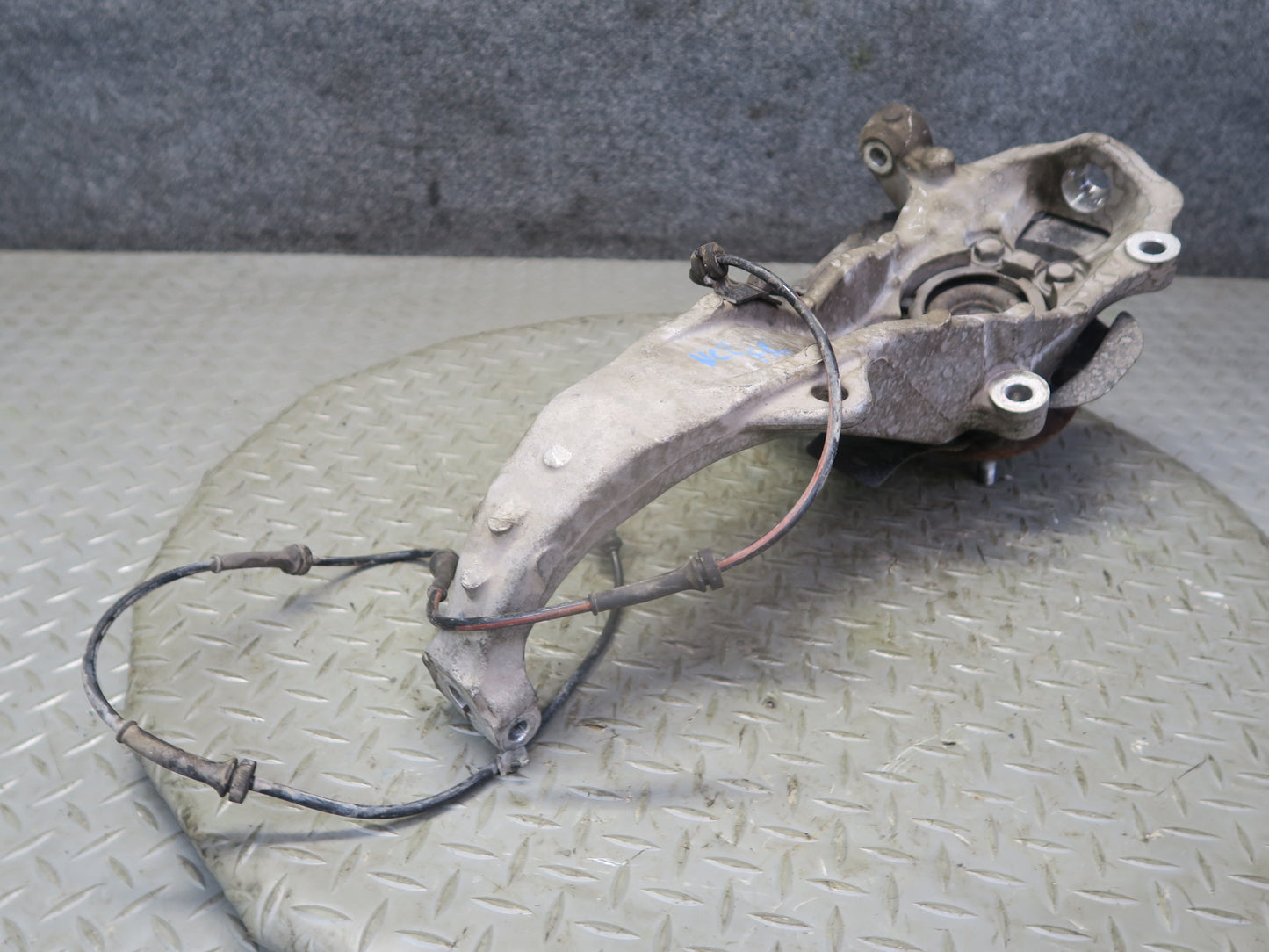 09-10 Nissan Z34 370Z Front Right Spindle Knuckle Wheel Hub Bearing OEM