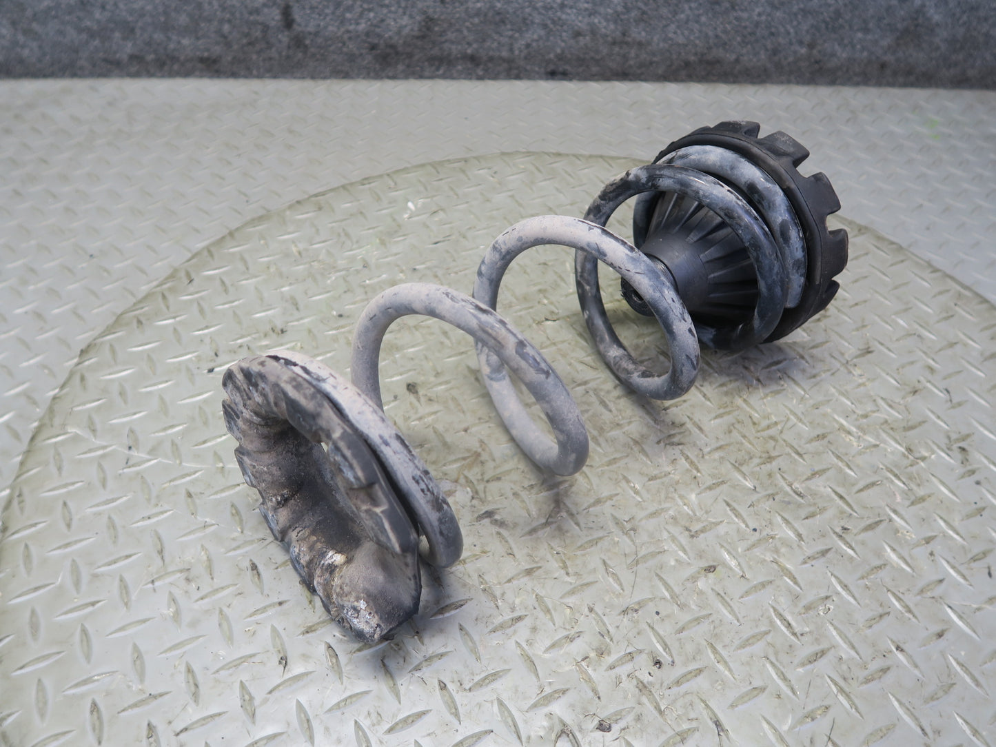 10-19 Nissan 370Z Z34 Convertible Set of 2 Rear Left & Right Coil Spring OEM