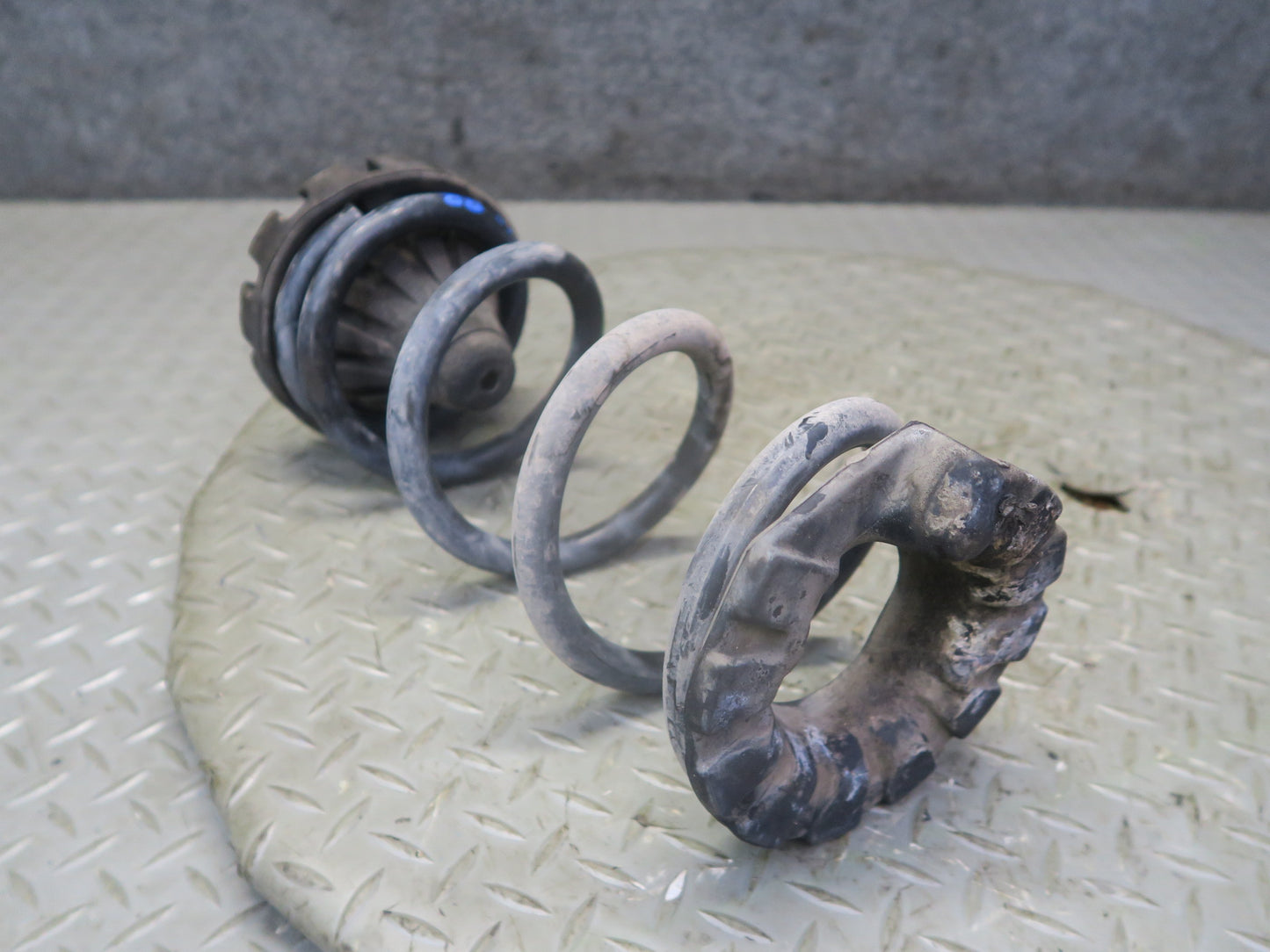 10-19 Nissan 370Z Z34 Convertible Set of 2 Rear Left & Right Coil Spring OEM