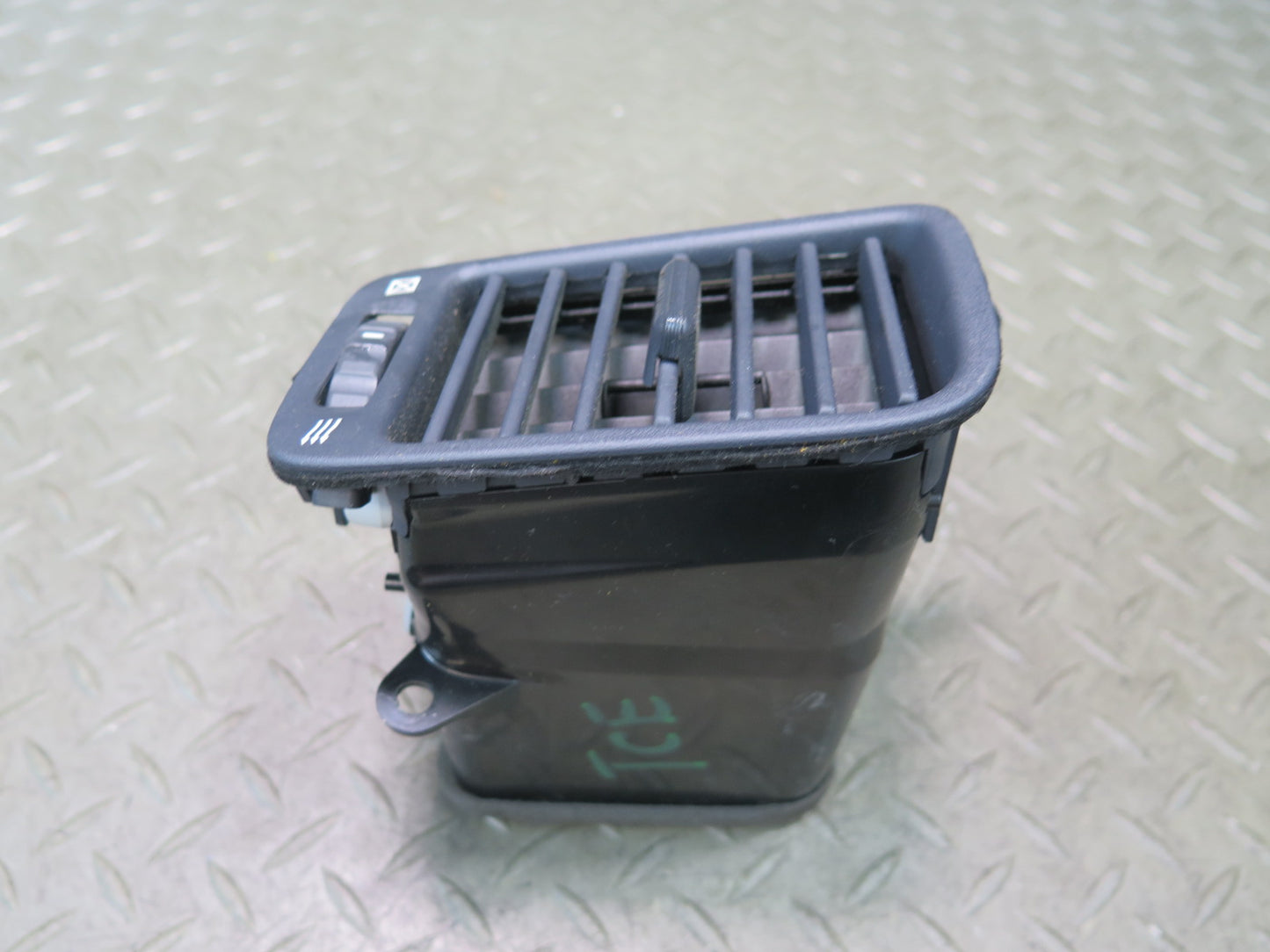 95-97 Toyota Celsior UCF20 RHD Dash Front Left Center Right A/C Air Vent Set OEM