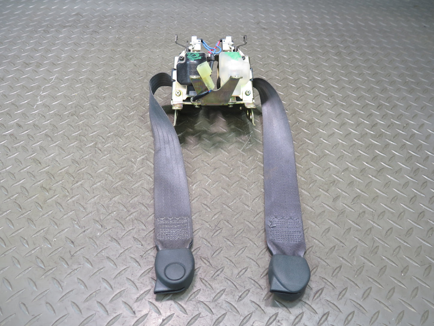 84-86 TOYOTA CRESSIDA MX73 FRONT LEFT RIGHT SEATBELT RETRACTORS & SEATBELT BUCKLE SET OEM