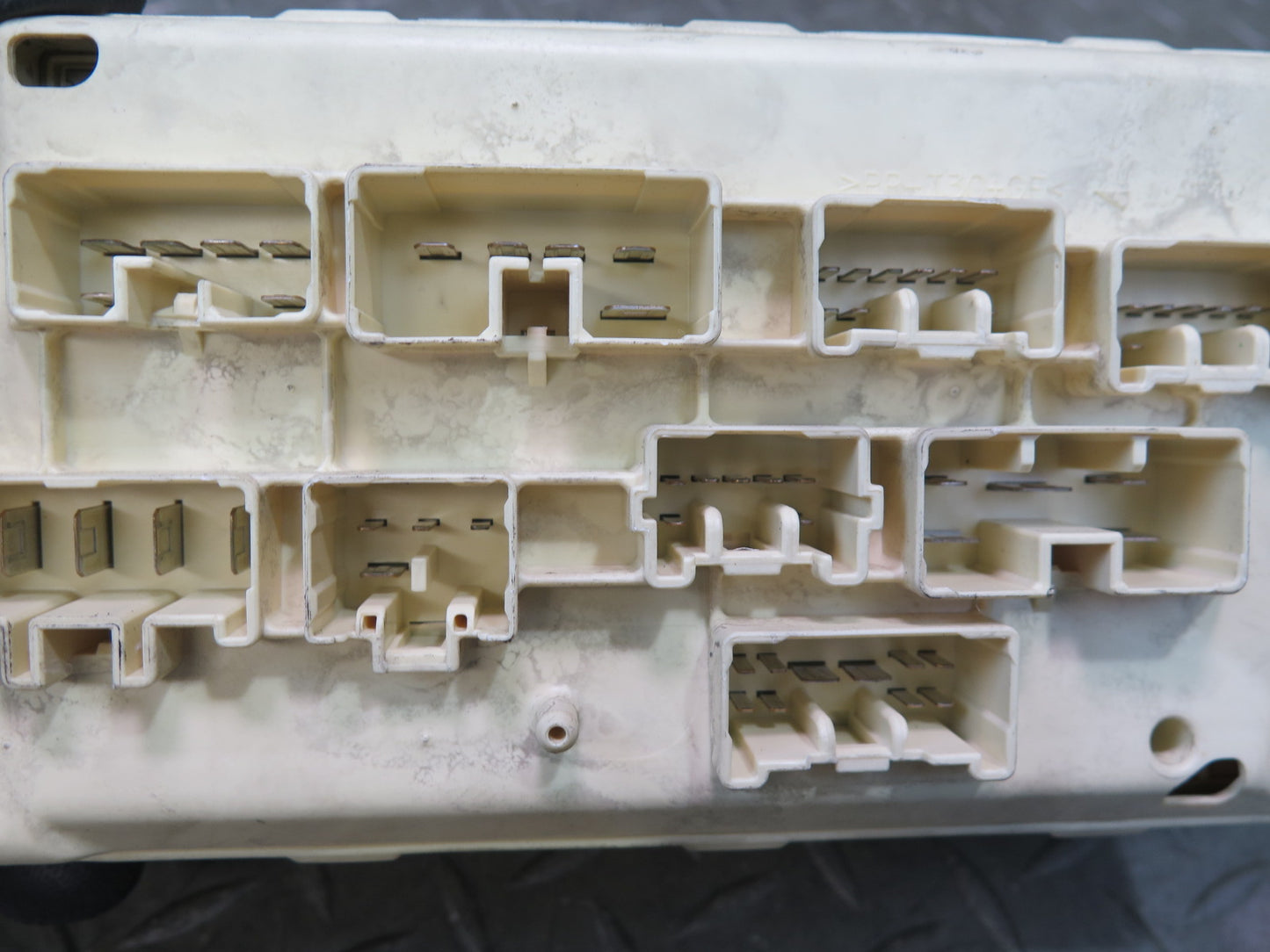 95-97 Toyota Celsior UCF20 RHD Engine Bay Fuse Relay Box Module OEM