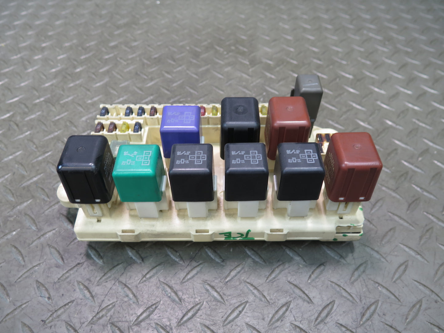 95-97 Toyota Celsior UCF20 RHD Engine Bay Fuse Relay Box Module OEM