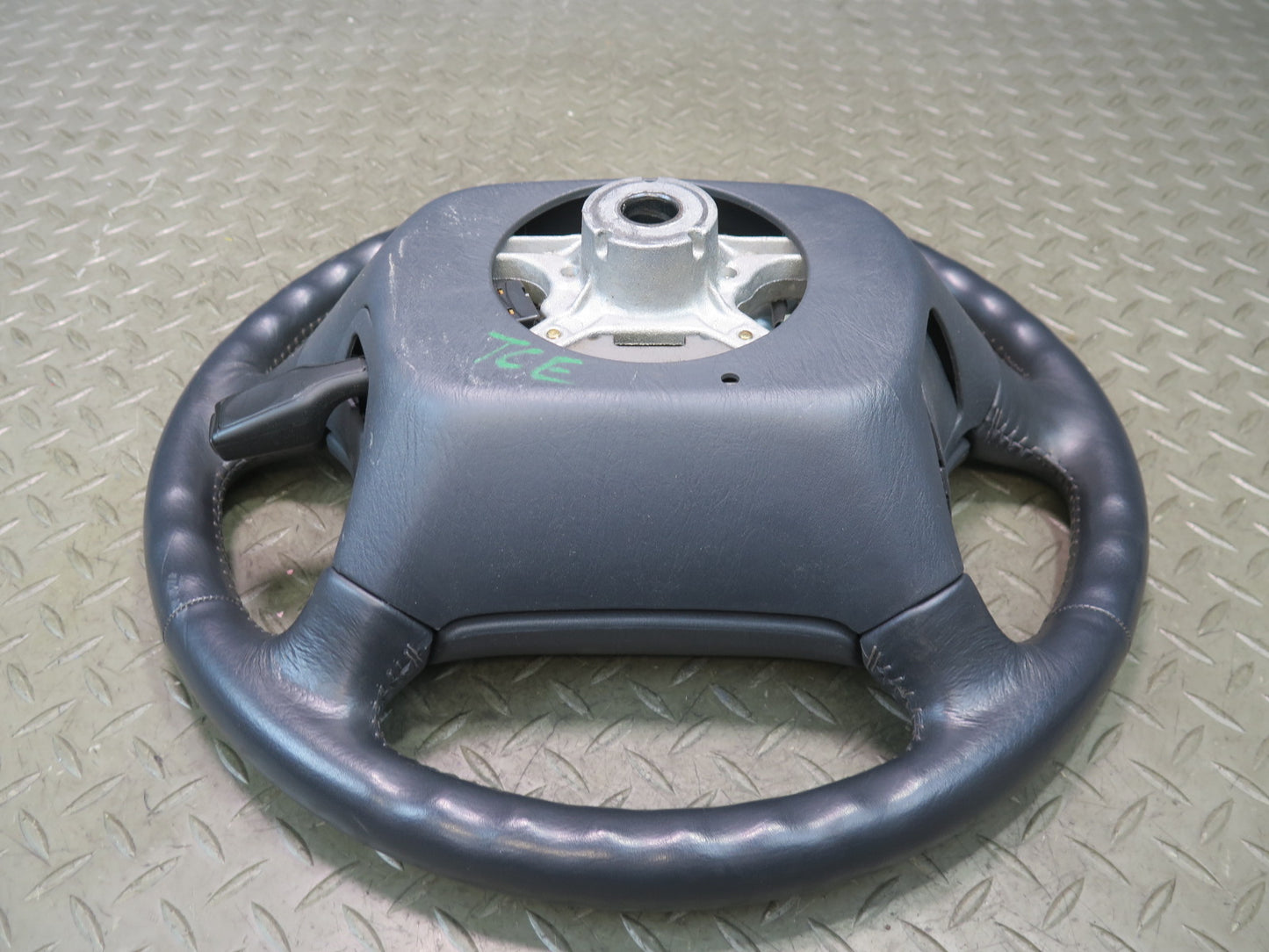 95-96 TOYOTA UCF20 CELSIOR FRONT RIGHT DRIVER SIDE STEERING WHEEL W/ SRS AIRBAG OEM