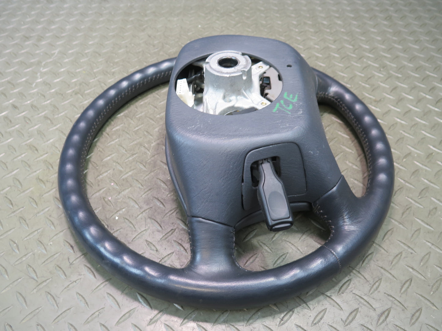 95-96 TOYOTA UCF20 CELSIOR FRONT RIGHT DRIVER SIDE STEERING WHEEL W/ SRS AIRBAG OEM