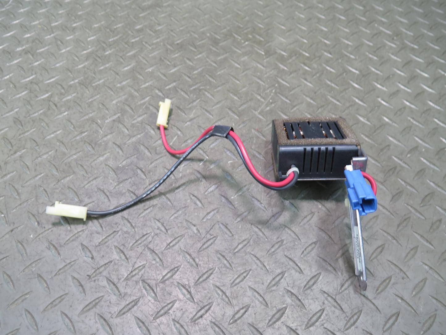 95-97 Toyota Celsior UCF20 Telephone Noise Reduction Filter Relay Module OEM