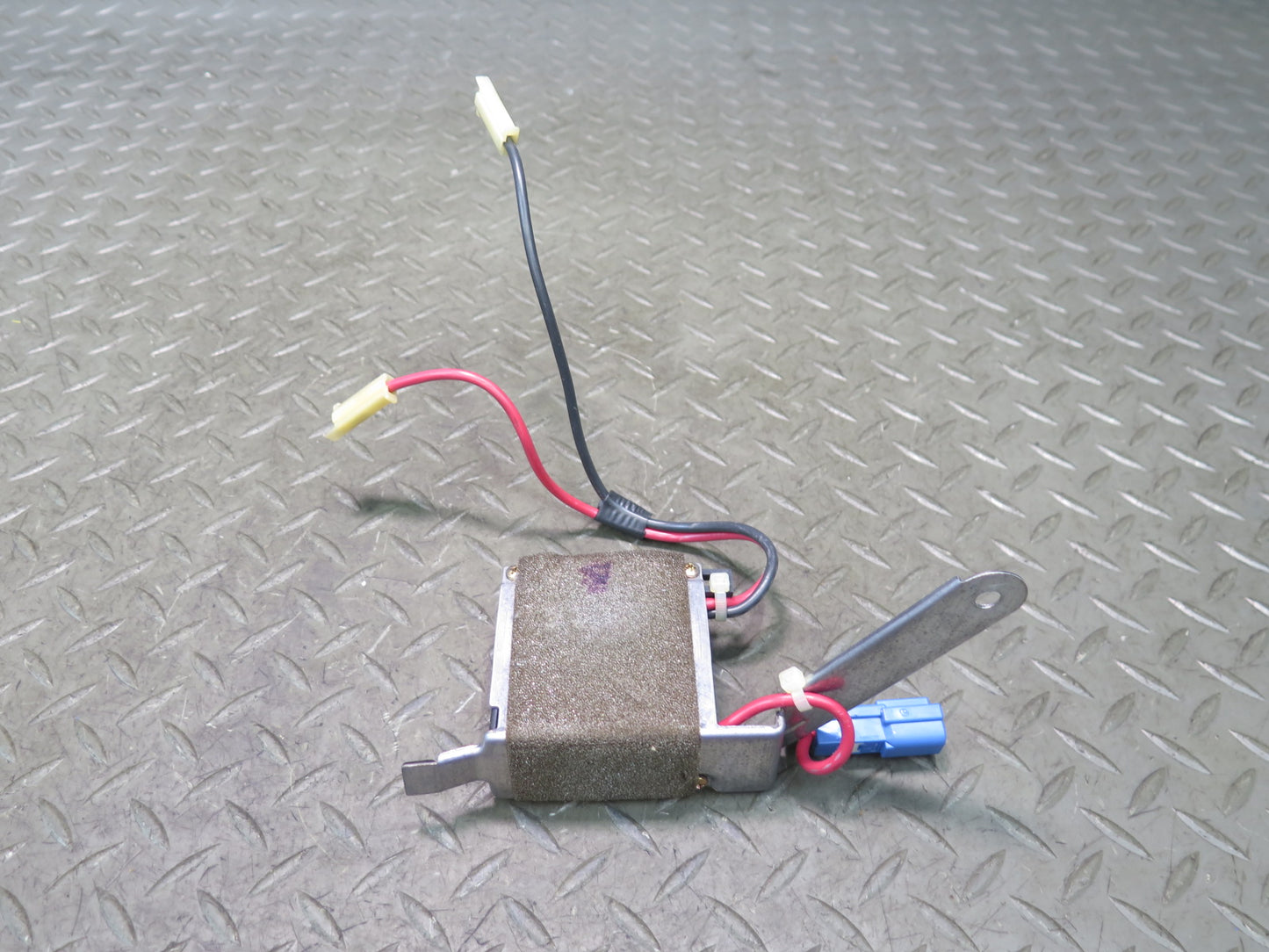 95-97 Toyota Celsior UCF20 Telephone Noise Reduction Filter Relay Module OEM