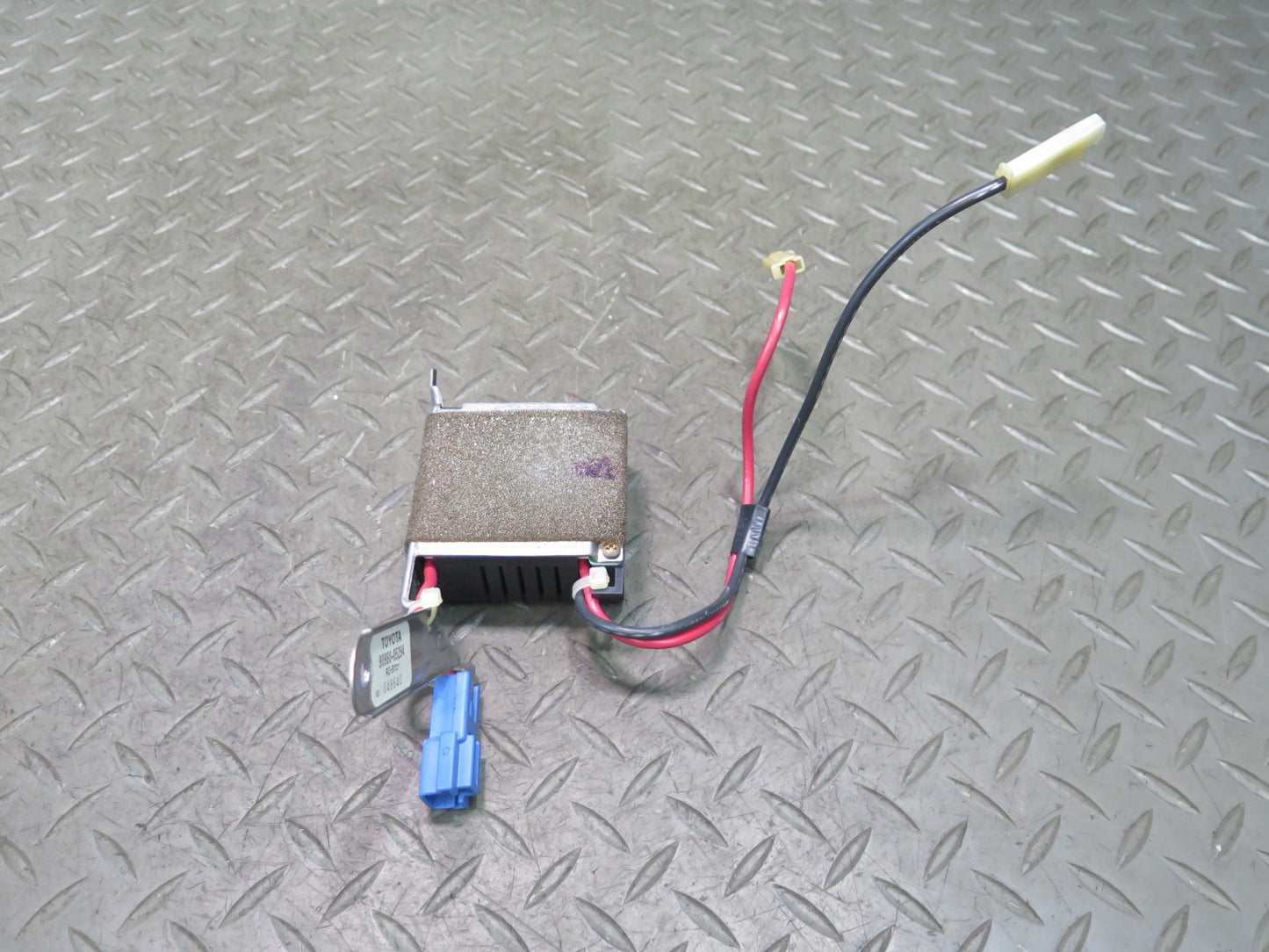 95-97 Toyota Celsior UCF20 Telephone Noise Reduction Filter Relay Module OEM