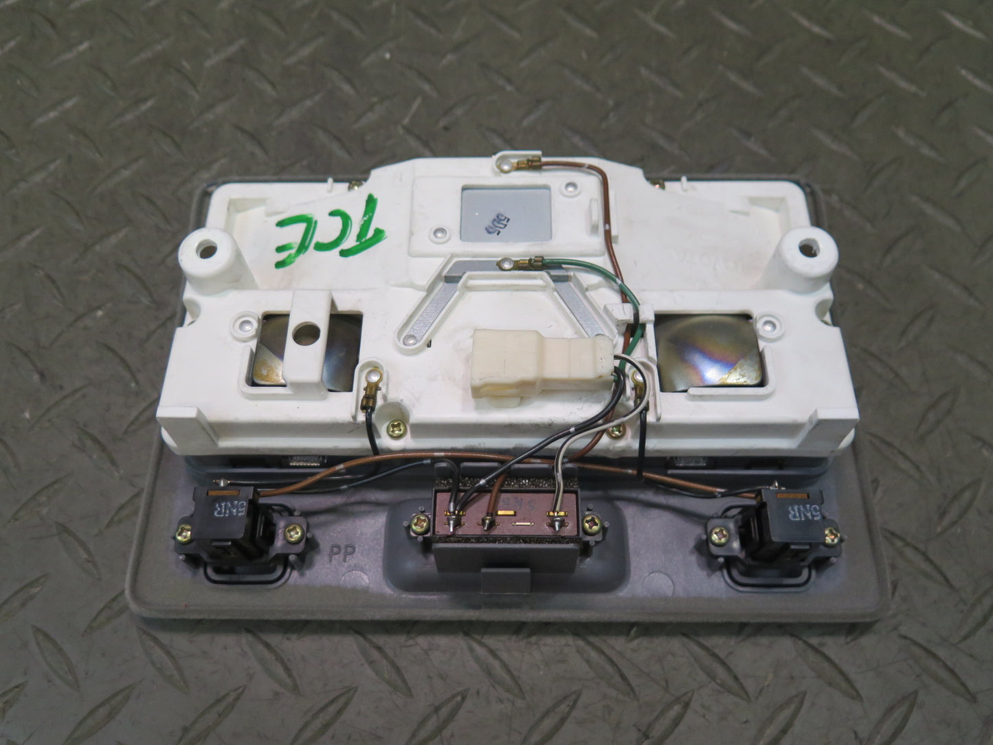 95-97 Toyota Celsior Lexus LS400 UCF20 Front Overhead Dome Light Lamp Gray OEM