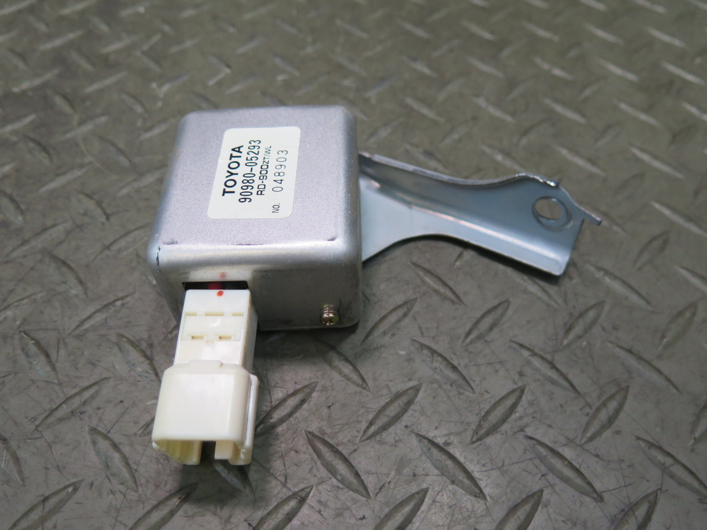 95-97 Toyota Celsior UCF20 RHD Radio Noise Filter 90980-05293 OEM
