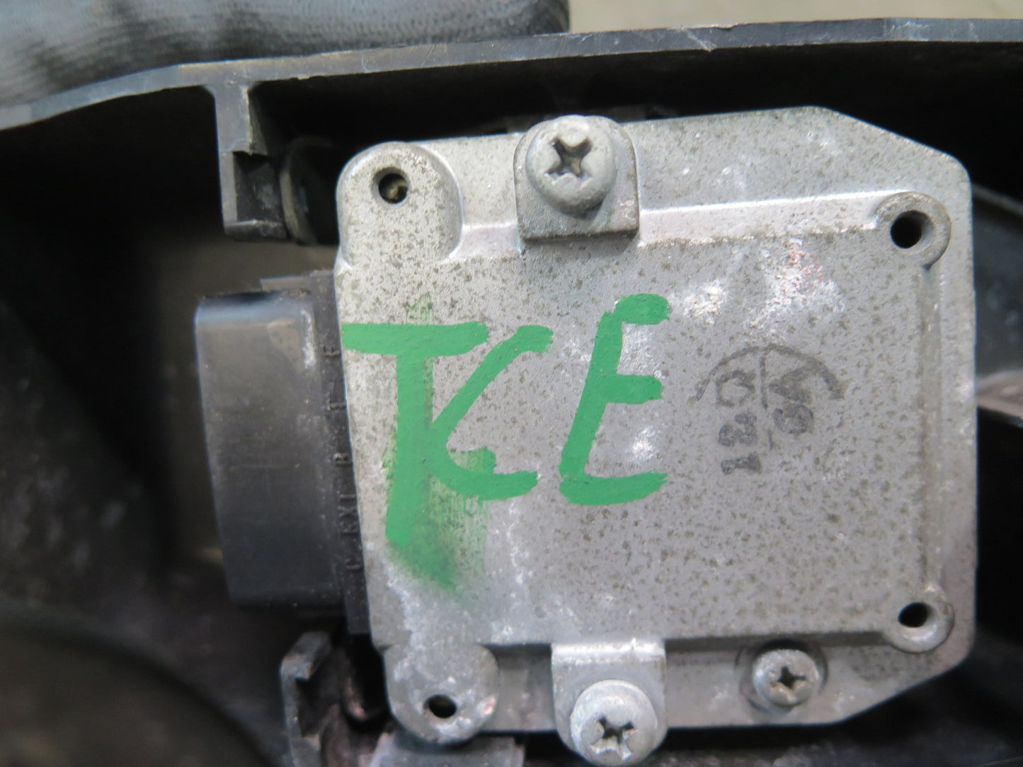 95-97 Toyota Celsior Lexus LS400 Ignition Control Module Igniter w Cover OEM
