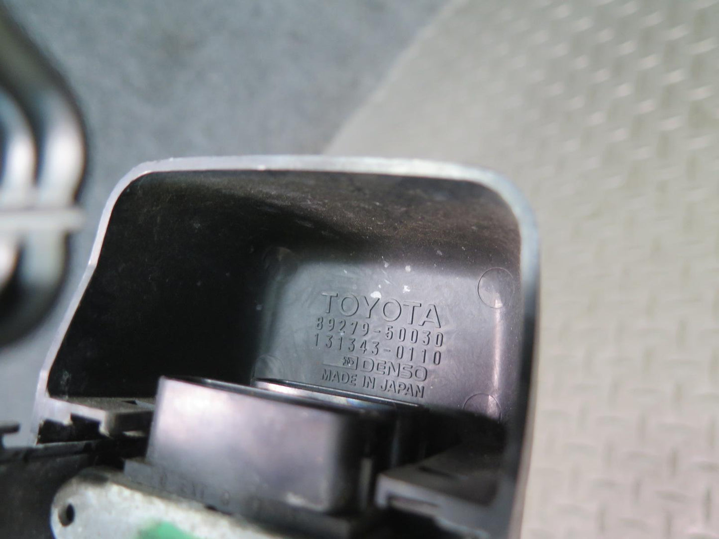 95-97 Toyota Celsior Lexus LS400 Ignition Control Module Igniter w Cover OEM