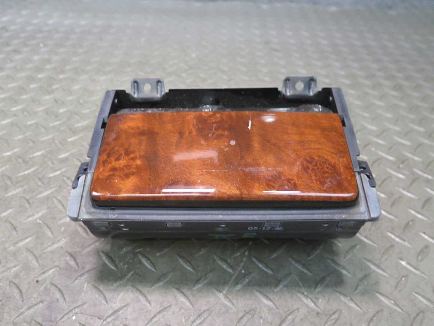 95-97 Toyota Celsior Lexus LS400 UCF20 Front Center Console Ashtray Lighter OEM