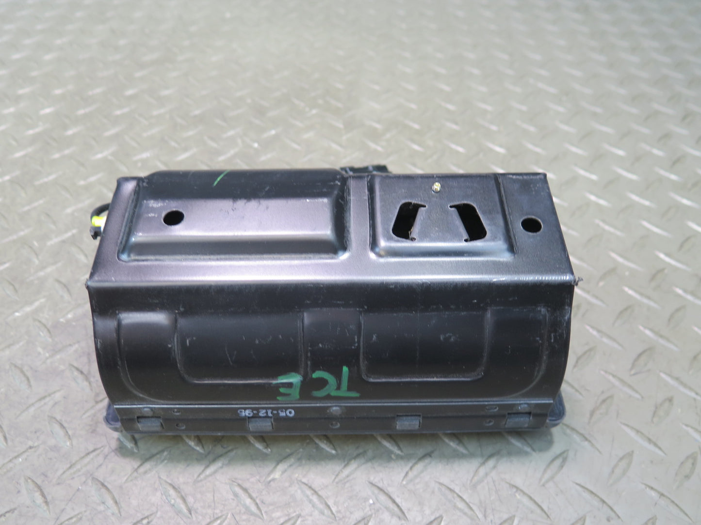 95-97 Toyota Celsior Lexus LS400 UCF20 Front Center Console Ashtray Lighter OEM