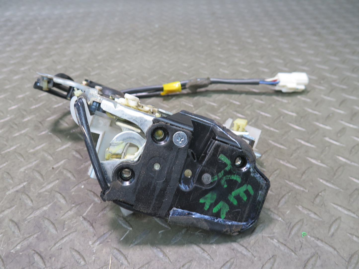 95-97 Toyota Celsior Lexus LS400 UCF20 Rear Right Door Lock Latch Actuator OEM